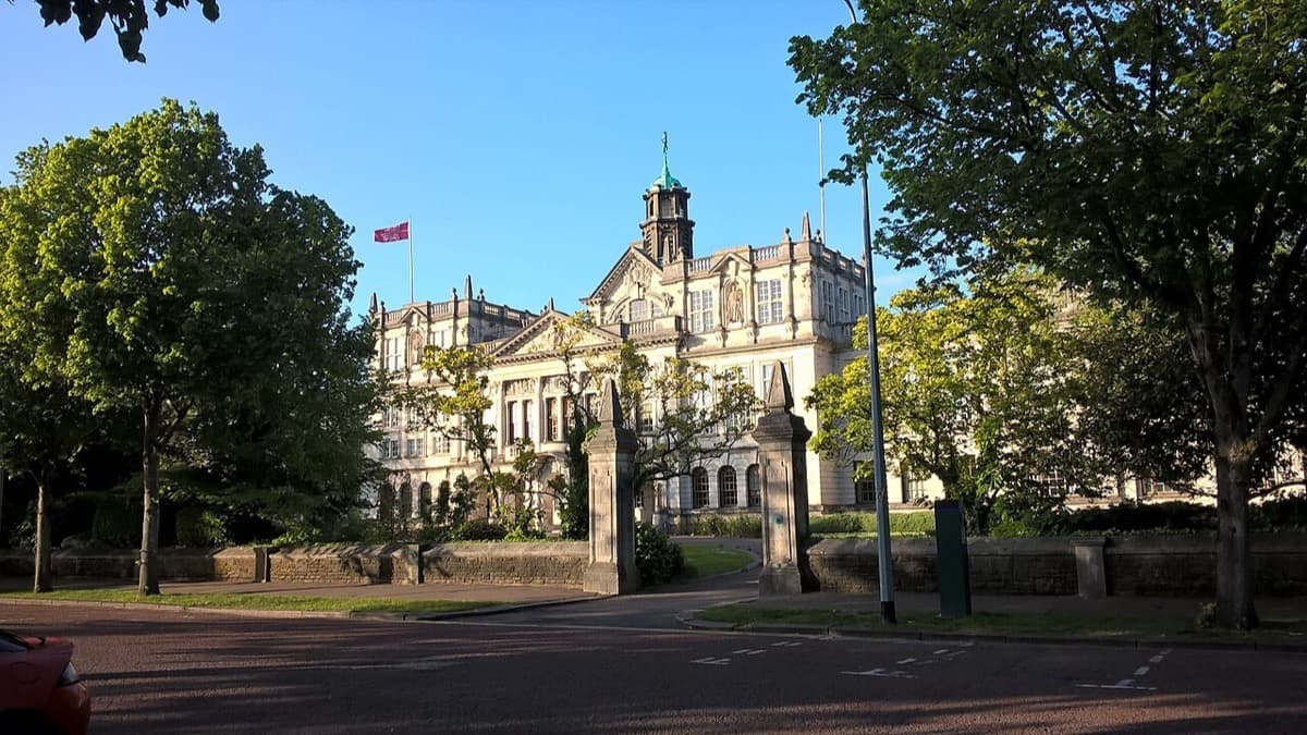 Cardiff University Main Building by Shootthatsheep