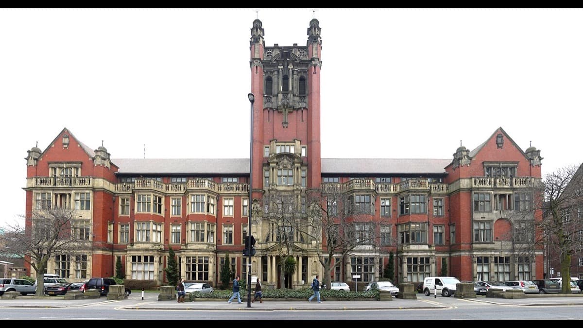 Armstrong Building, Newcastle University by Andrew Curtis