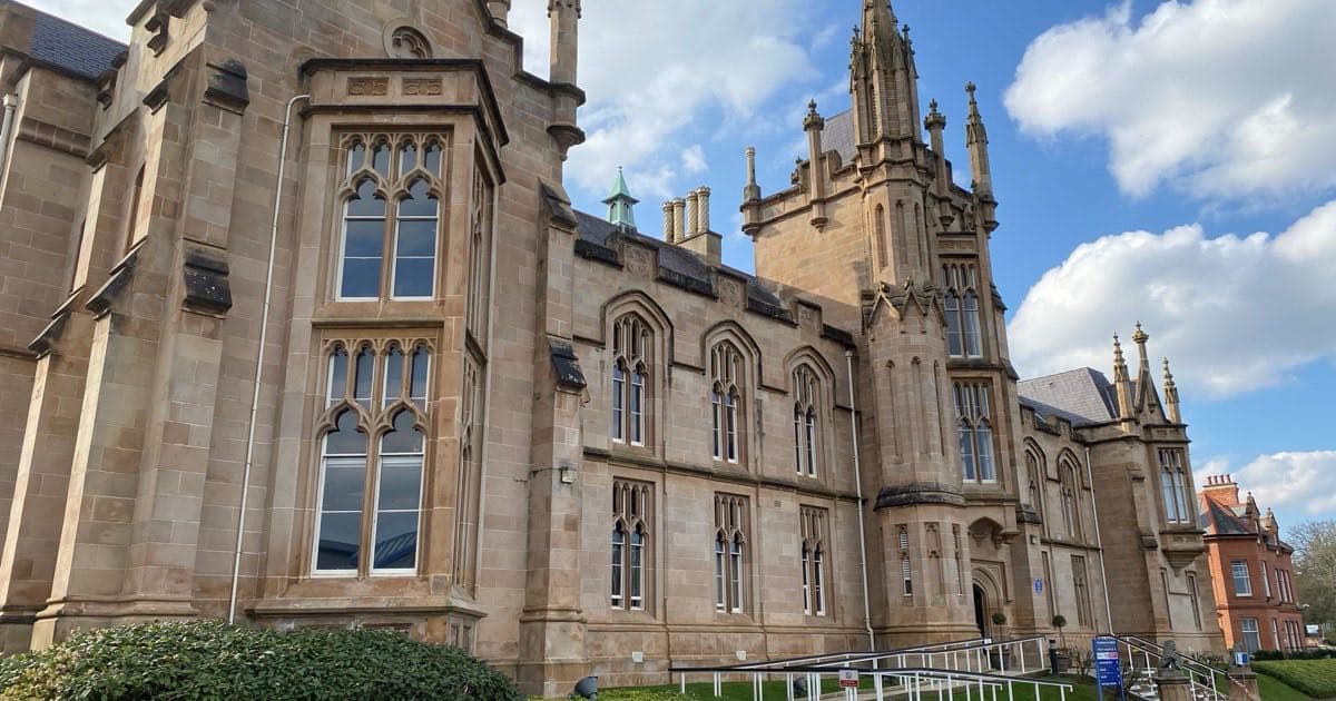 Magee Main Building, Ulster University by Conradder